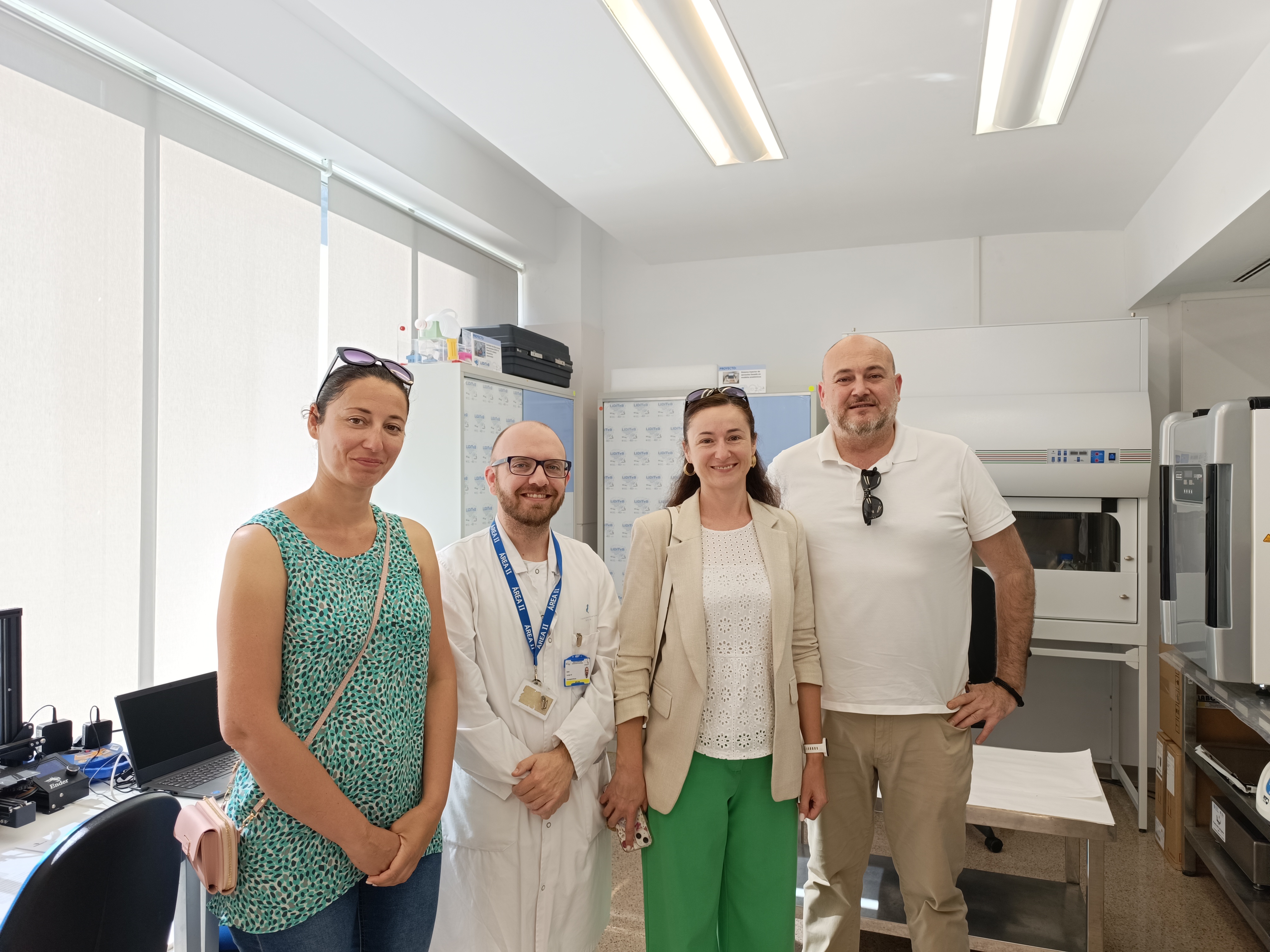 Imagen Profesorado de Ciencia de Materiales de la Universidad Politécnica de Cracovia visita el LIDiTeB